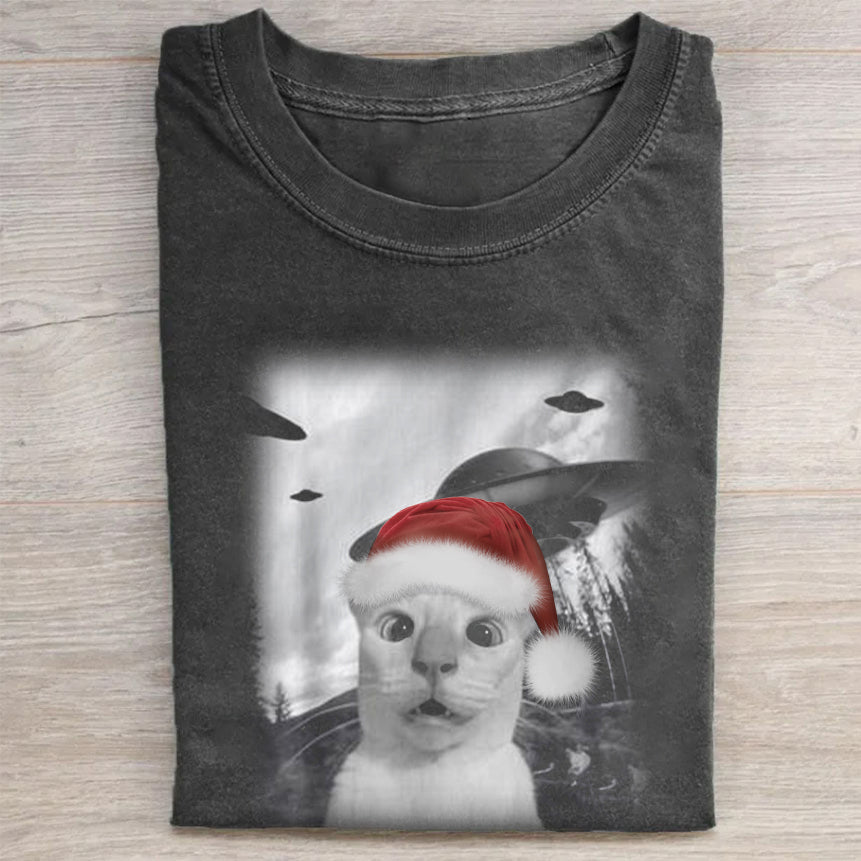 Christmas Cat Selfle With UFO Art Acid Wash Tee - heygraff