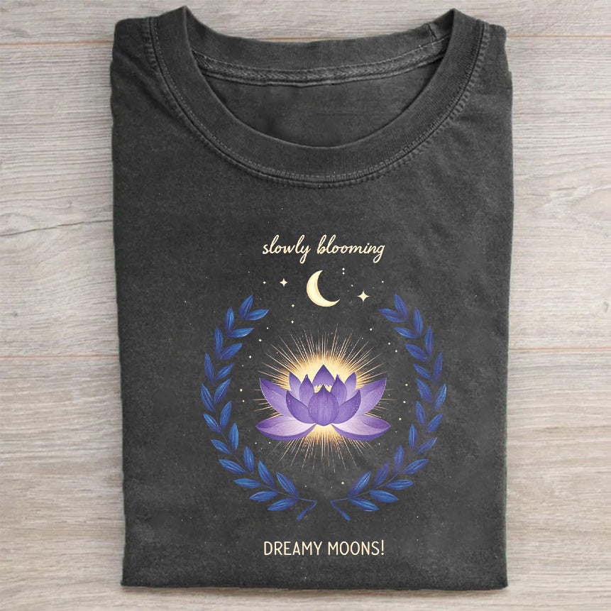 Vintage Crewneck Black T-Shirt with Dreamy Lotus Moon Print for Casual Wear