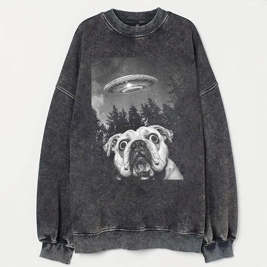 Surprised English Bulldog Taking Selfie with UFOs Funny T-Shirt