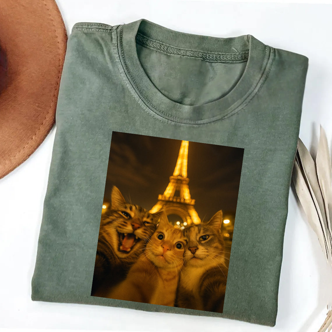 Cat Taking Selfie with Eiffel Tower Funny T-Shirt