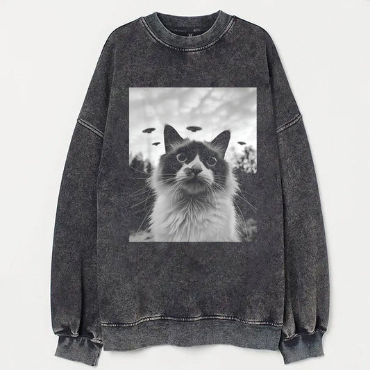 Ragdoll Cat Taking Selfie with UFOs Funny T-Shirt