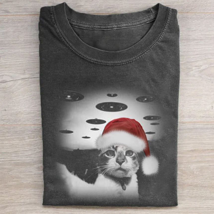 Christmas Cat Selfle With UFO Art Acid Wash Tee - heygraff