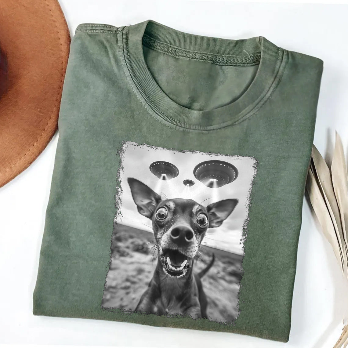 Miniature Pinscher Dog UFO Alien Extraterrestrial Selfie T-Shirt