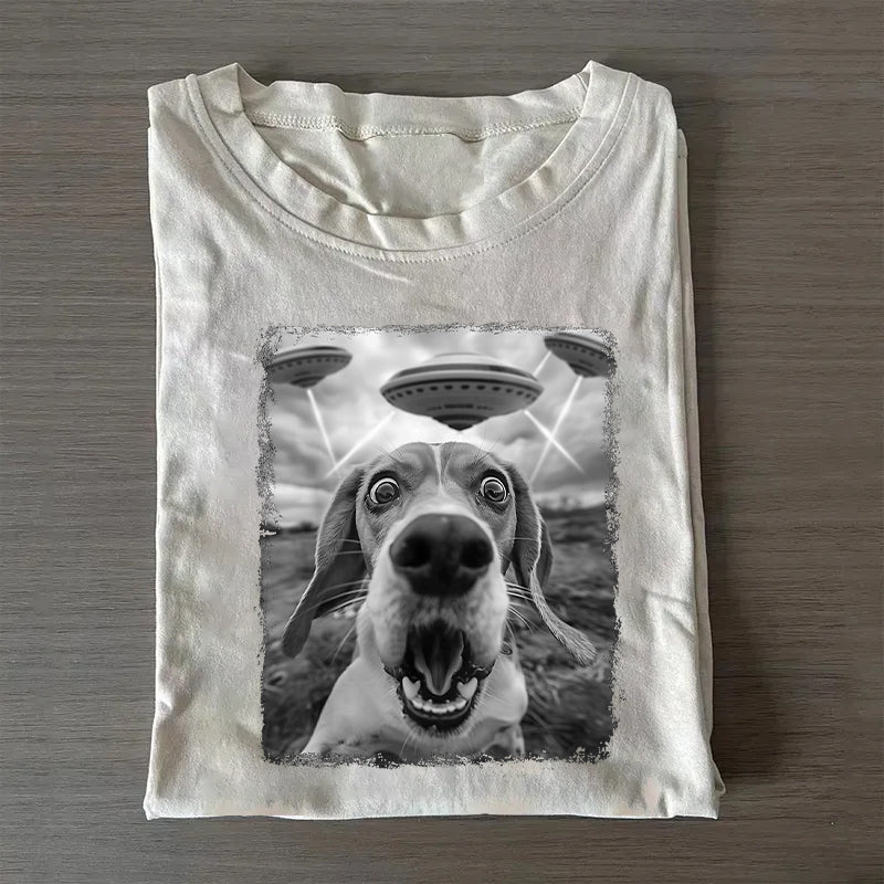 Beagle Dog Taking Selfie with UFOs Funny T-Shirt