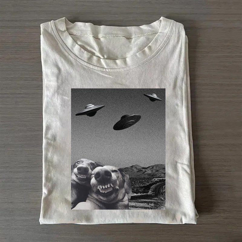 Funny selfie Dogs With Alien UFO Funny Dog With his Friend T-Shirt