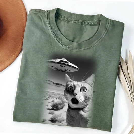 Cat-selfie-with-UFO-washed cotton T-shirt