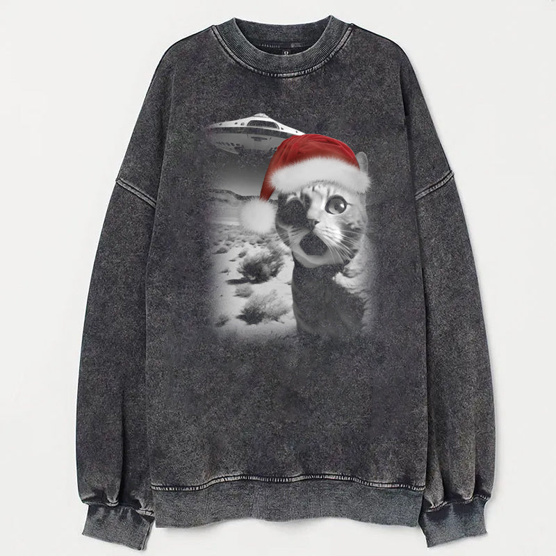 Christmas Cat Selfle With UFO Art Acid Wash Sweatshirt - heygraff