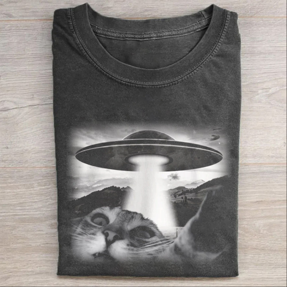 Cat-selfie-with-UFO-washed cotton T-shirt - heygraff