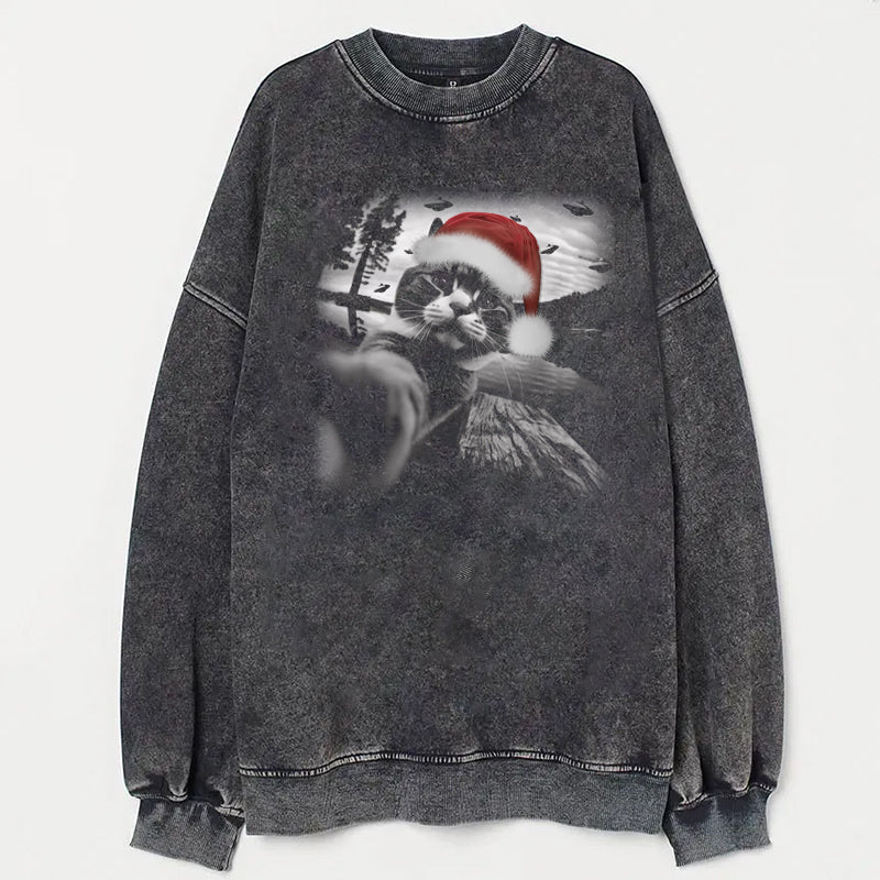 Christmas Cat Selfle With UFO Art Acid Wash Sweatshirt - heygraff