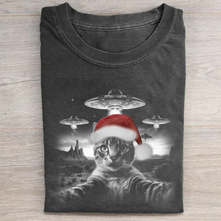 Christmas Cat Selfle With UFO Art Acid Wash Tee - heygraff