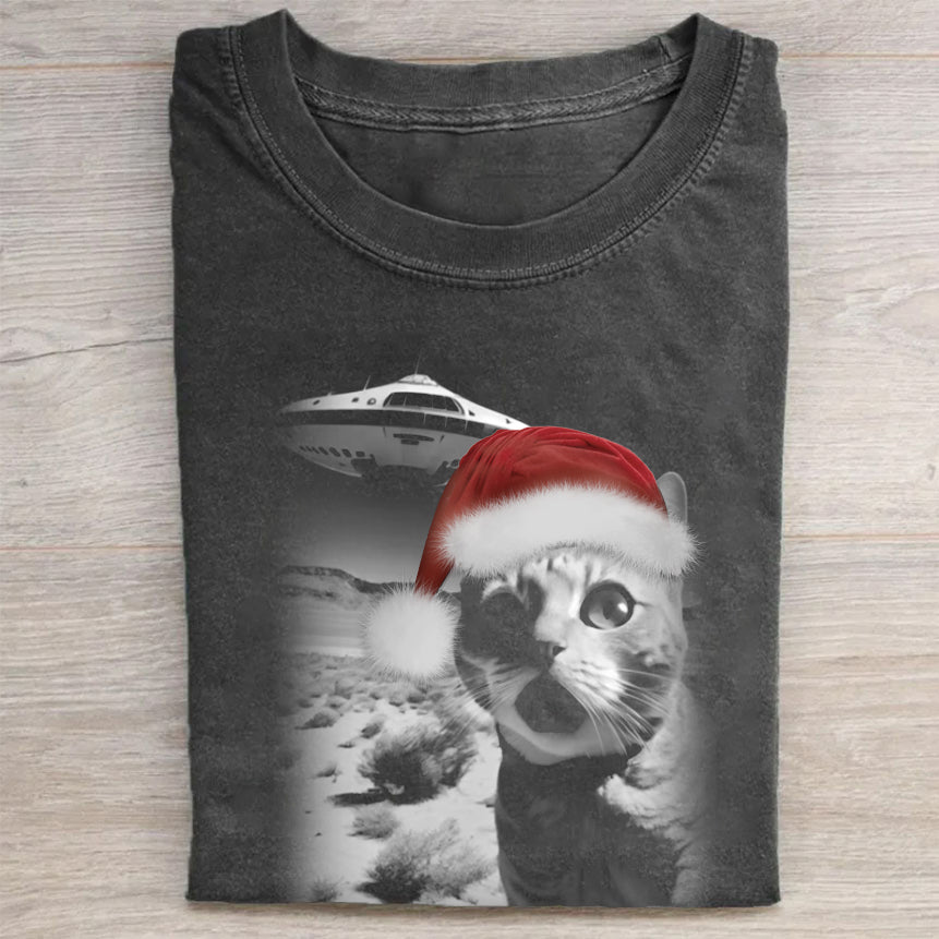 Christmas Cat Selfle With UFO Art Acid Wash Tee - heygraff