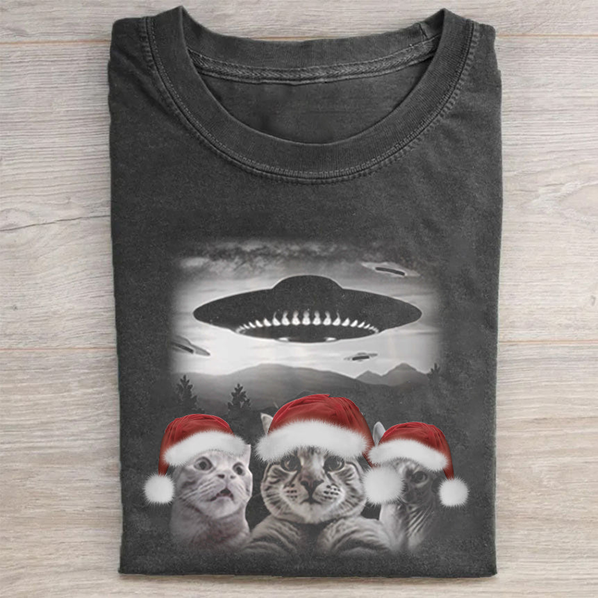 Christmas Cat Selfle With UFO Art Acid Wash Tee - heygraff