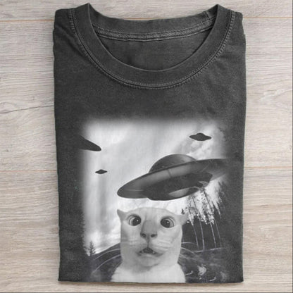 Cat-selfie-with-UFO-washed cotton T-shirt - heygraff