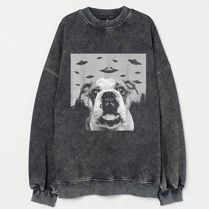 English Bulldog Taking Selfie with UFOs Funny T-Shirt