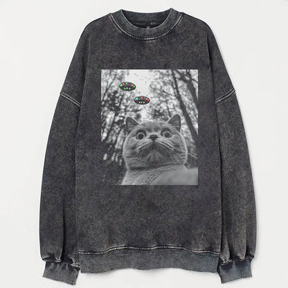 British Shorthair Cat Taking Selfie with UFOs Funny T-Shirt