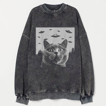 British Shorthair Cat Taking Selfie with UFOs Funny T-Shirt