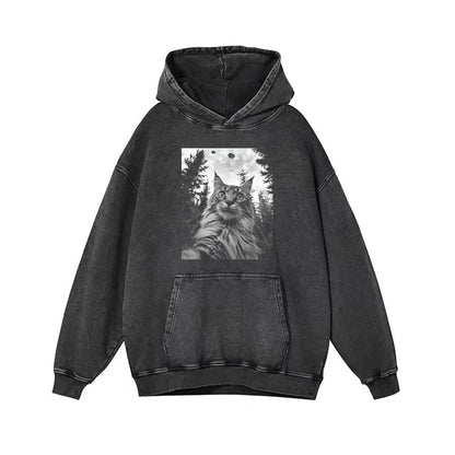 Funny Maine Coon Cat Taking Selfie with UFOs Funny T-Shirt