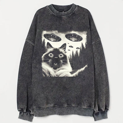 Ragdoll Cat Taking Selfie with UFOs Funny T-Shirt