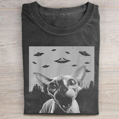 Sphynx Cat Taking Selfie with UFOs Funny T-Shirt