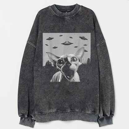 Sphynx Cat Taking Selfie with UFOs Funny T-Shirt