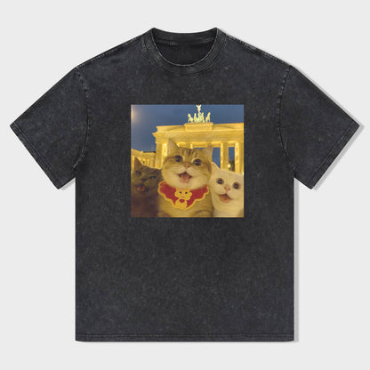 Cat Taking Selfie with Brandenburg Gate Funny T-Shirt