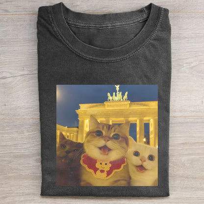 Cat Taking Selfie with Brandenburg Gate Funny T-Shirt