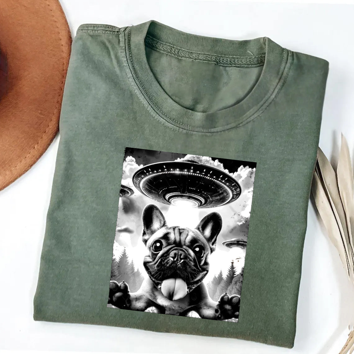 French Bulldog Taking Selfie with UFOs Funny T-Shirt