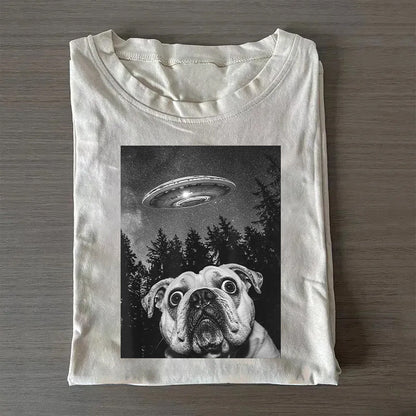 Surprised English Bulldog Taking Selfie with UFOs Funny T-Shirt