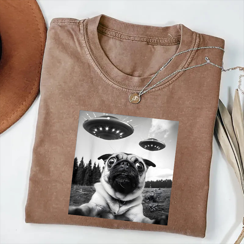 Pug Taking Selfie with UFOs Funny Unisex Shirt