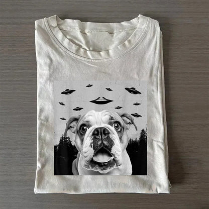 English Bulldog Taking Selfie with UFOs Funny T-Shirt