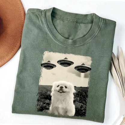 Pekingese Taking Selfie with UFOs Funny T-Shirt