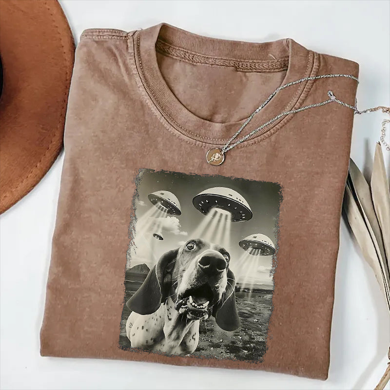 Basset Hound Dog Taking Selfie with UFOs Funny T-Shirt