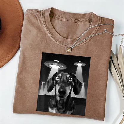 Dachshund Dog Taking Selfie with UFOs Funny T-Shirt