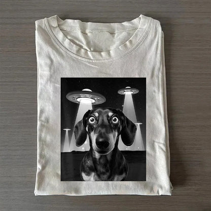 Dachshund Dog Taking Selfie with UFOs Funny T-Shirt