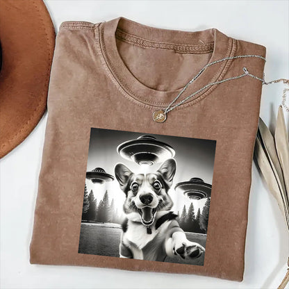 Corgi Taking Selfie with UFOs Funny T-Shirt