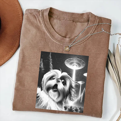 Shih Tzu Taking Selfie with UFOs Funny T-Shirt