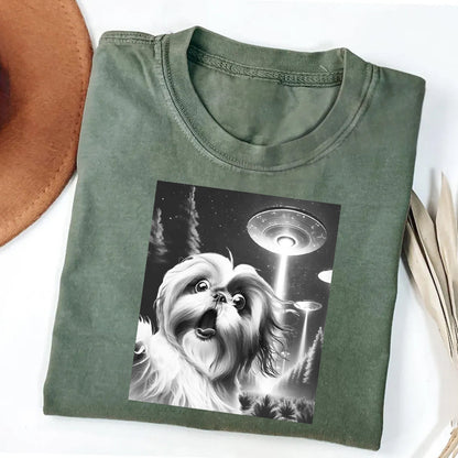 Shih Tzu Taking Selfie with UFOs Funny T-Shirt