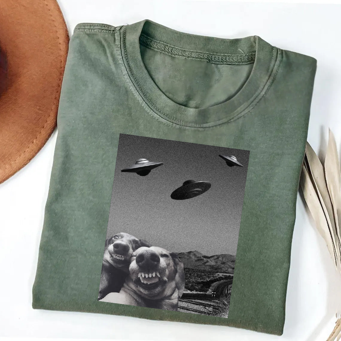Funny selfie Dogs With Alien UFO Funny Dog With his Friend T-Shirt