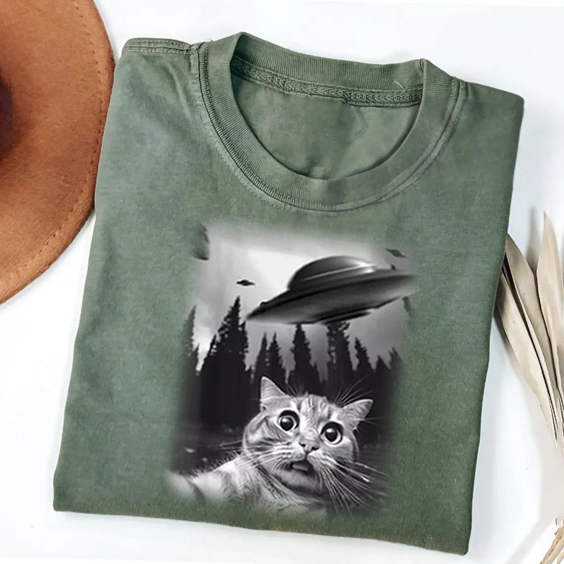 Cat-selfie-with-UFO-washed cotton T-shirt
