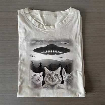 Cat-selfie-with-UFO-washed cotton T-shirt