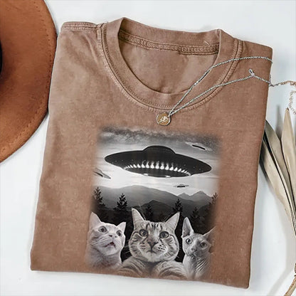 Cat-selfie-with-UFO-washed cotton T-shirt