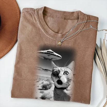 Cat-selfie-with-UFO-washed cotton T-shirt