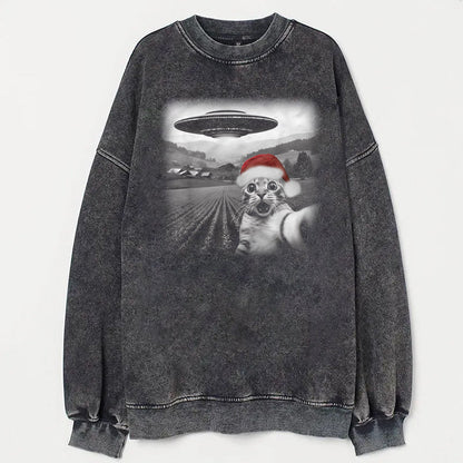Christmas Cat Selfle With UFO Art Acid Wash Sweatshirt - heygraff
