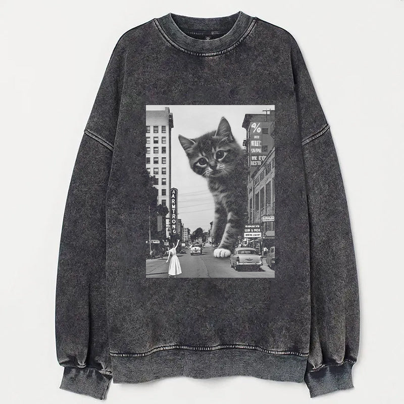 Giant Cat Graphic T-Shirt