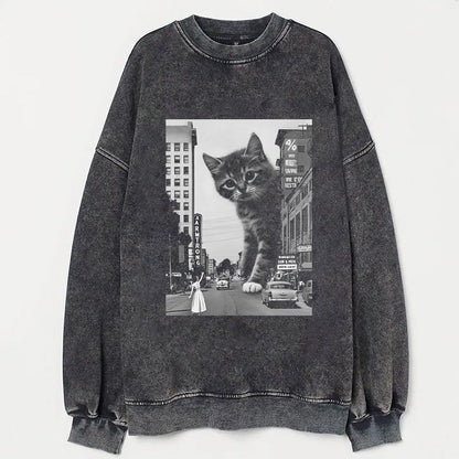 Giant Cat Graphic T-Shirt