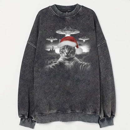 Christmas Cat Selfle With UFO Art Acid Wash Sweatshirt - heygraff
