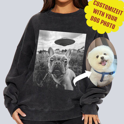 Personalized dog Taking Selfie with UFOs Funny Unisex Sweatshirt