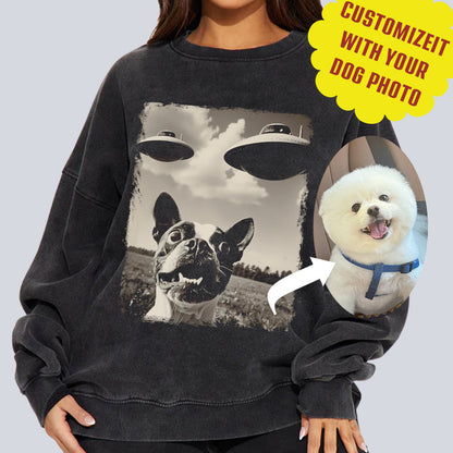 Personalized dog Taking Selfie with UFOs Funny Unisex Sweatshirt