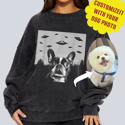 Personalized dog Taking Selfie with UFOs Funny Unisex Sweatshirt