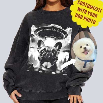 Personalized dog Taking Selfie with UFOs Funny Unisex Sweatshirt